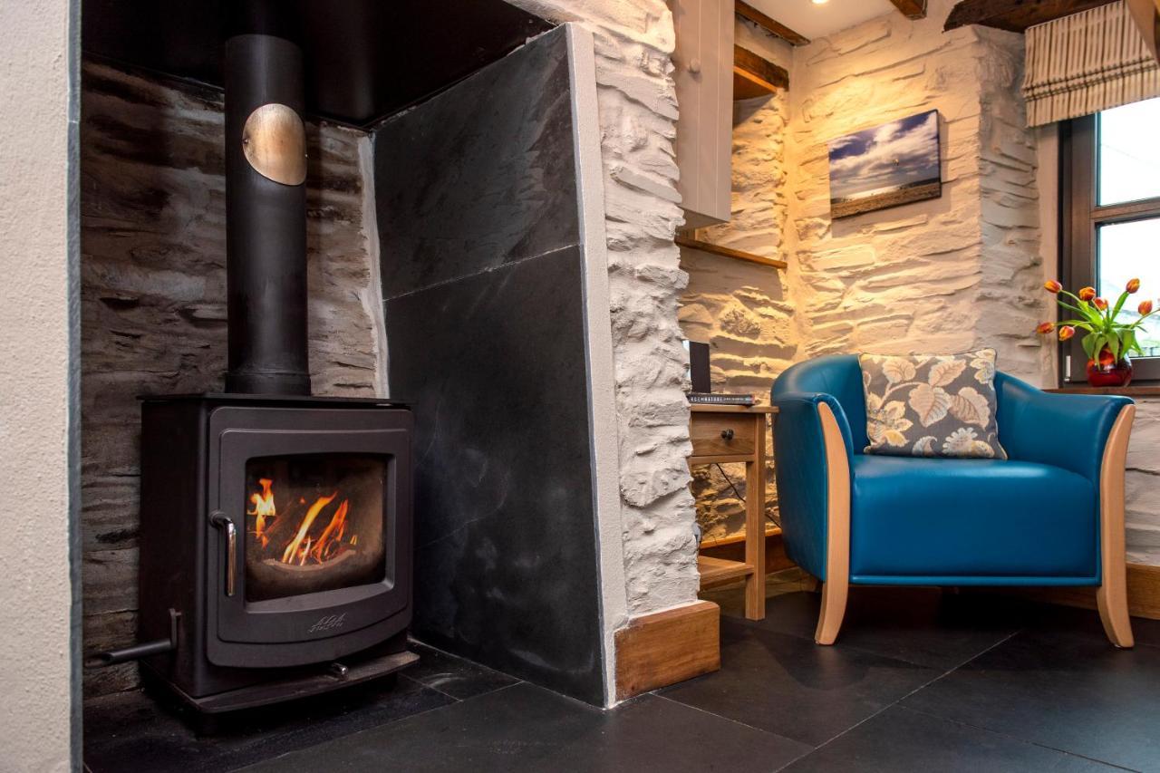 The White Cottage B&B Saint Teath エクステリア 写真