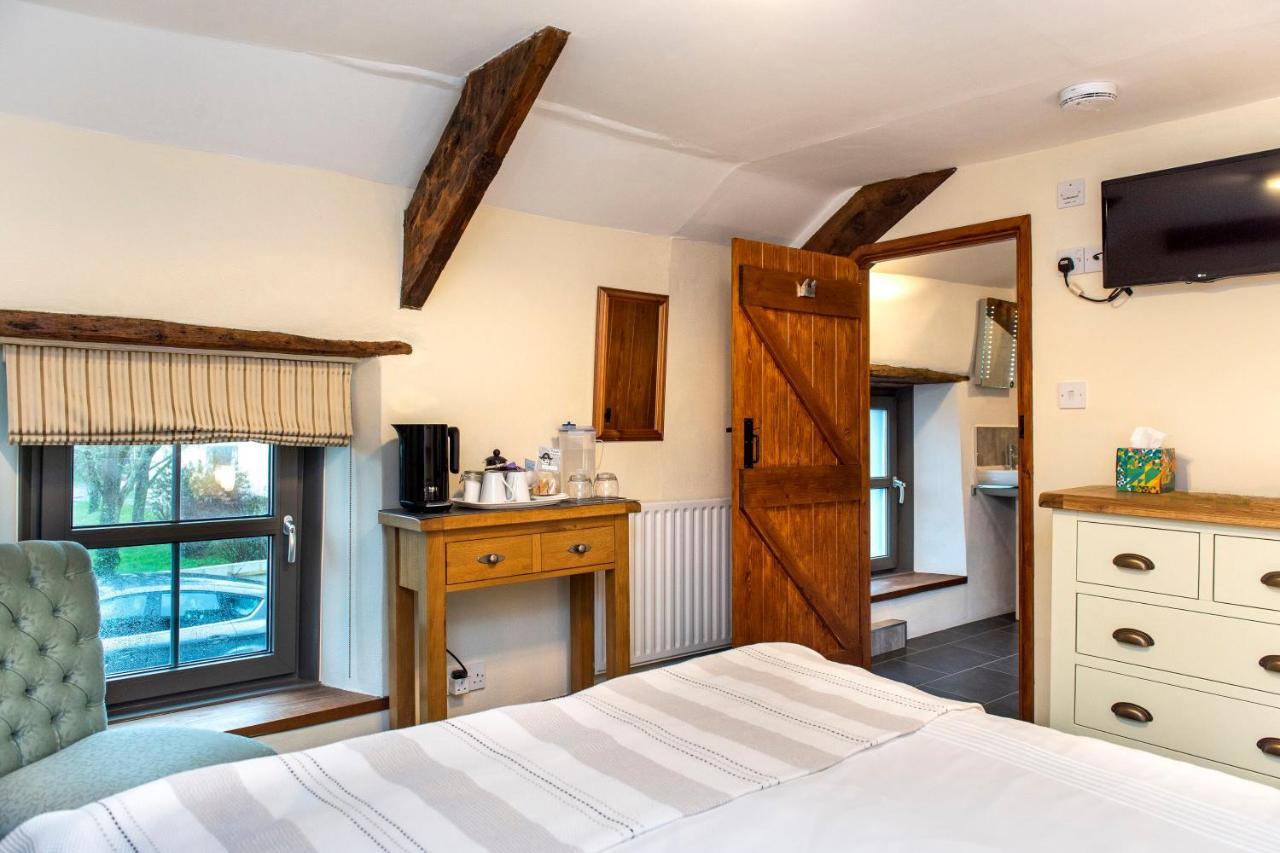 The White Cottage B&B Saint Teath エクステリア 写真